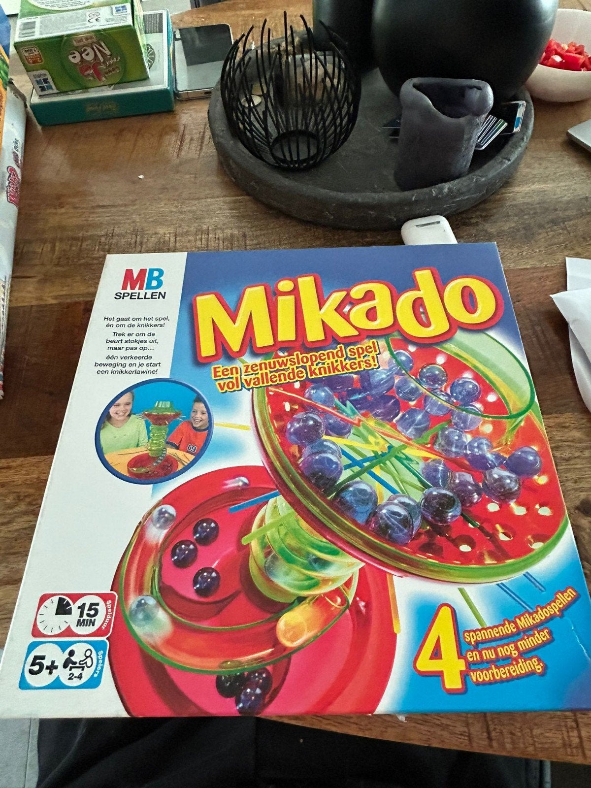 Mikado Spel - Een zenuwslopend spel vol vallende knikkers!, Hobby en Vrije tijd, Gezelschapsspellen | Bordspellen, Drie of vier spelers