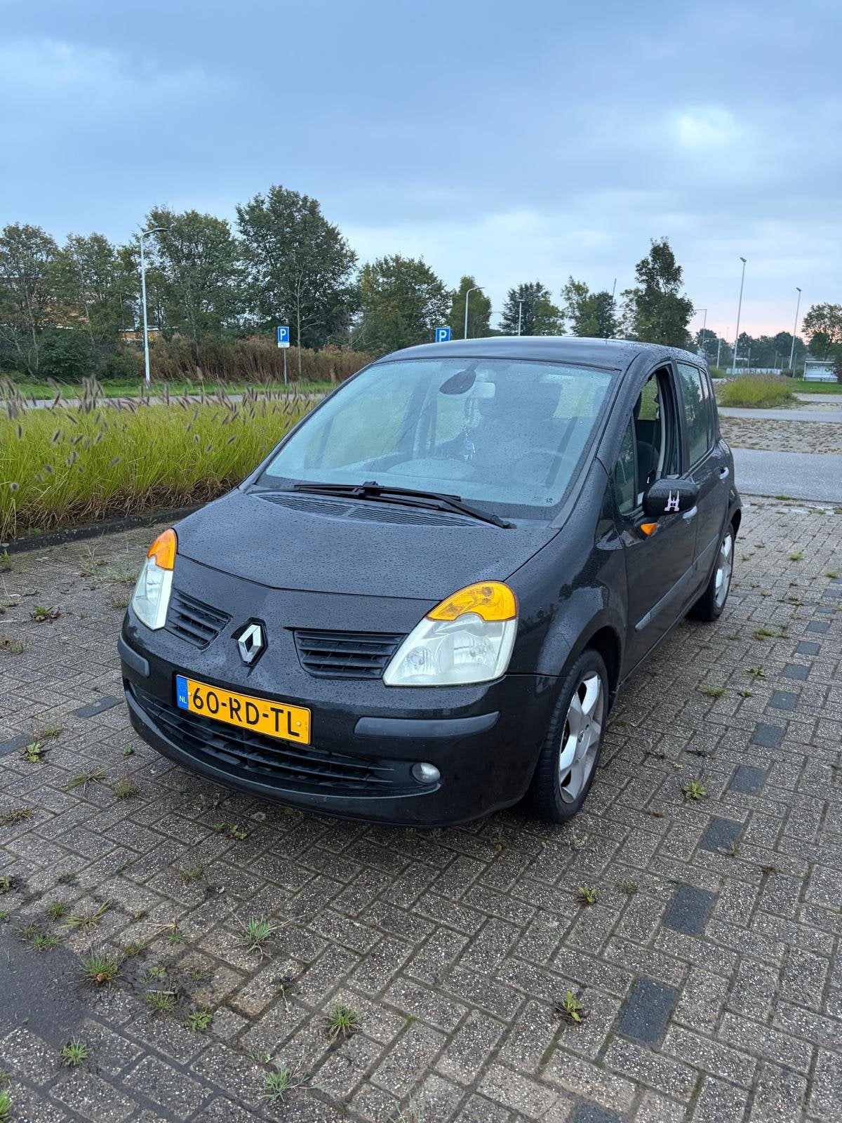 Renault modus 2005 1.6 16v zwart, Auto's, Voorwielaandrijving, 1145 kg, 31 €/maand, Zwart