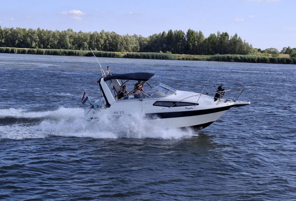 Bayliner 2655 Cierra - Comfortabele Cruiser, 9 m, Gebruikt, Binnenboordmotor, 2.00 meter