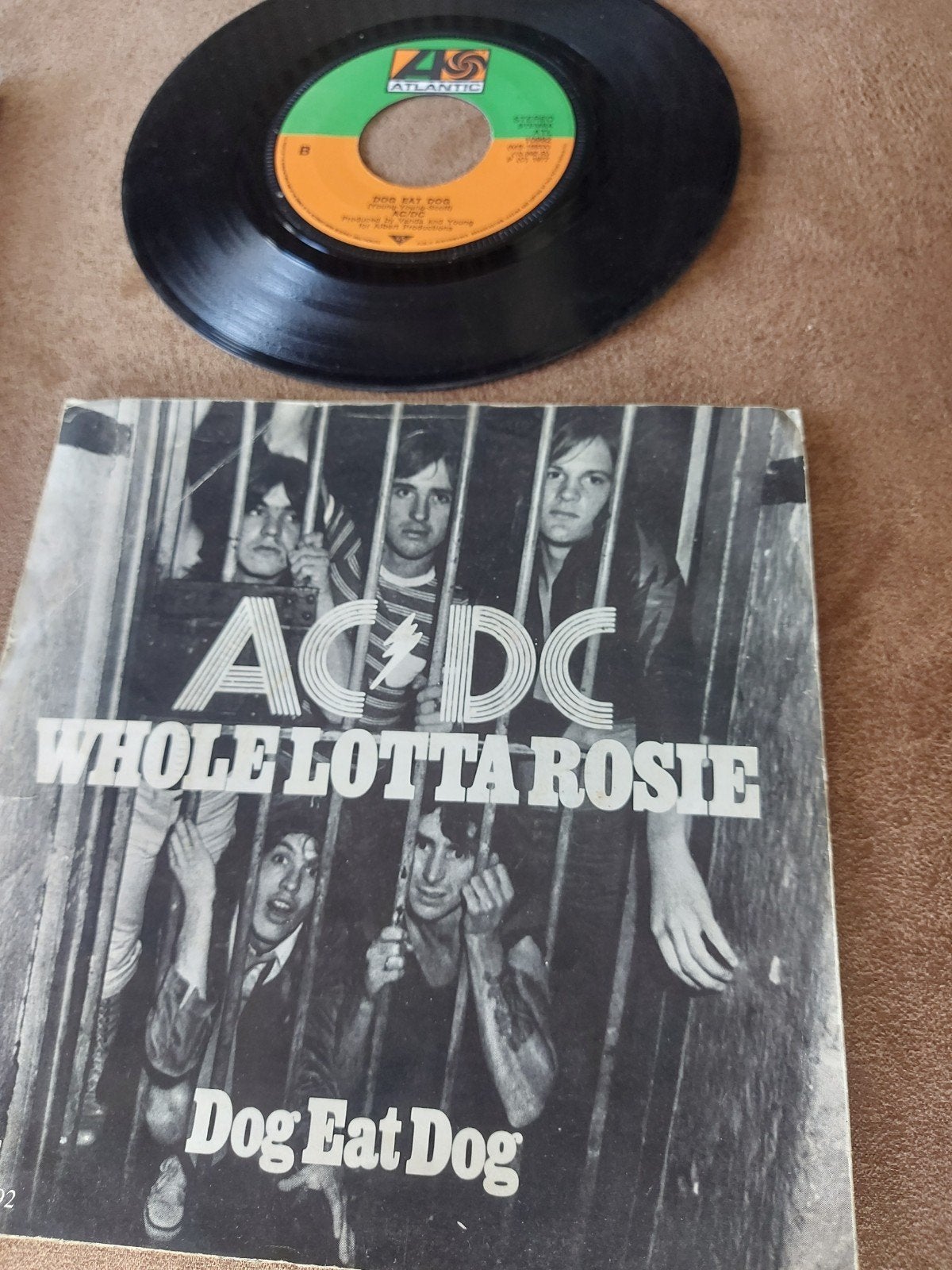 AC/DC - Whole Lotta Rosie / Dog Eat Dog 7 inch vinyl single, Gebruikt, 7 inch, EP, Rock en Metal