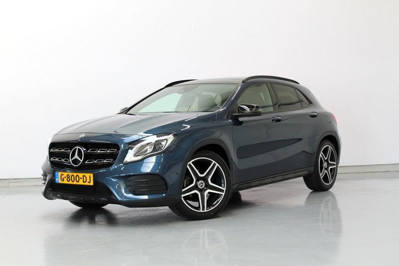 Mercedes-Benz GLA 180 Business Solution AMG Night Upgrade 12, Gebruikt, 4 cilinders, Blauw, 122 pk