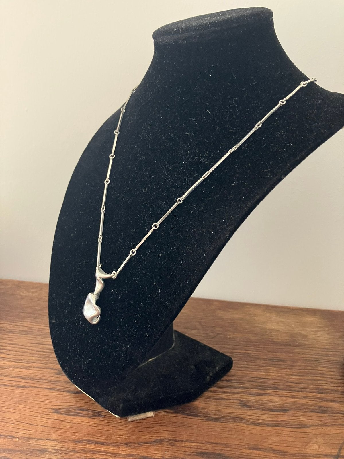 Lang Sirokoru collier Matti  J Hyvarinen, Ophalen of Verzenden, Nieuw, Zilver, Met hanger