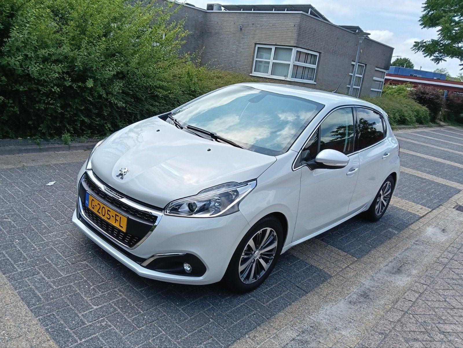 Peugeot 208 1.2 Puretech 82pk 2019 Wit, Voorwielaandrijving, 83 pk, Stof, 40 €/maand