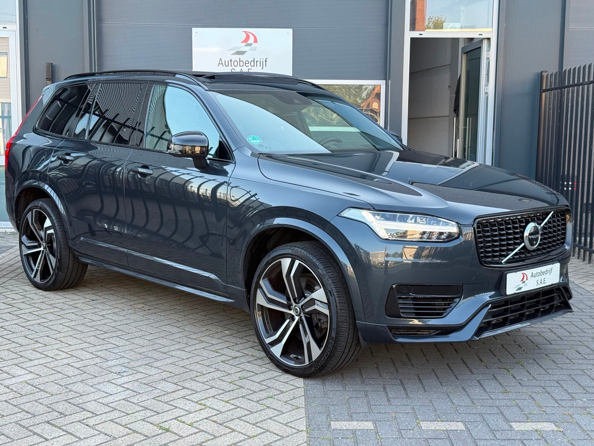 Volvo XC90 2.0 T8 Twin Engine AWD R-Design|Pano|B&W|7pers|Tr, Stof, Gebruikt, 1969 cc, 7 stoelen