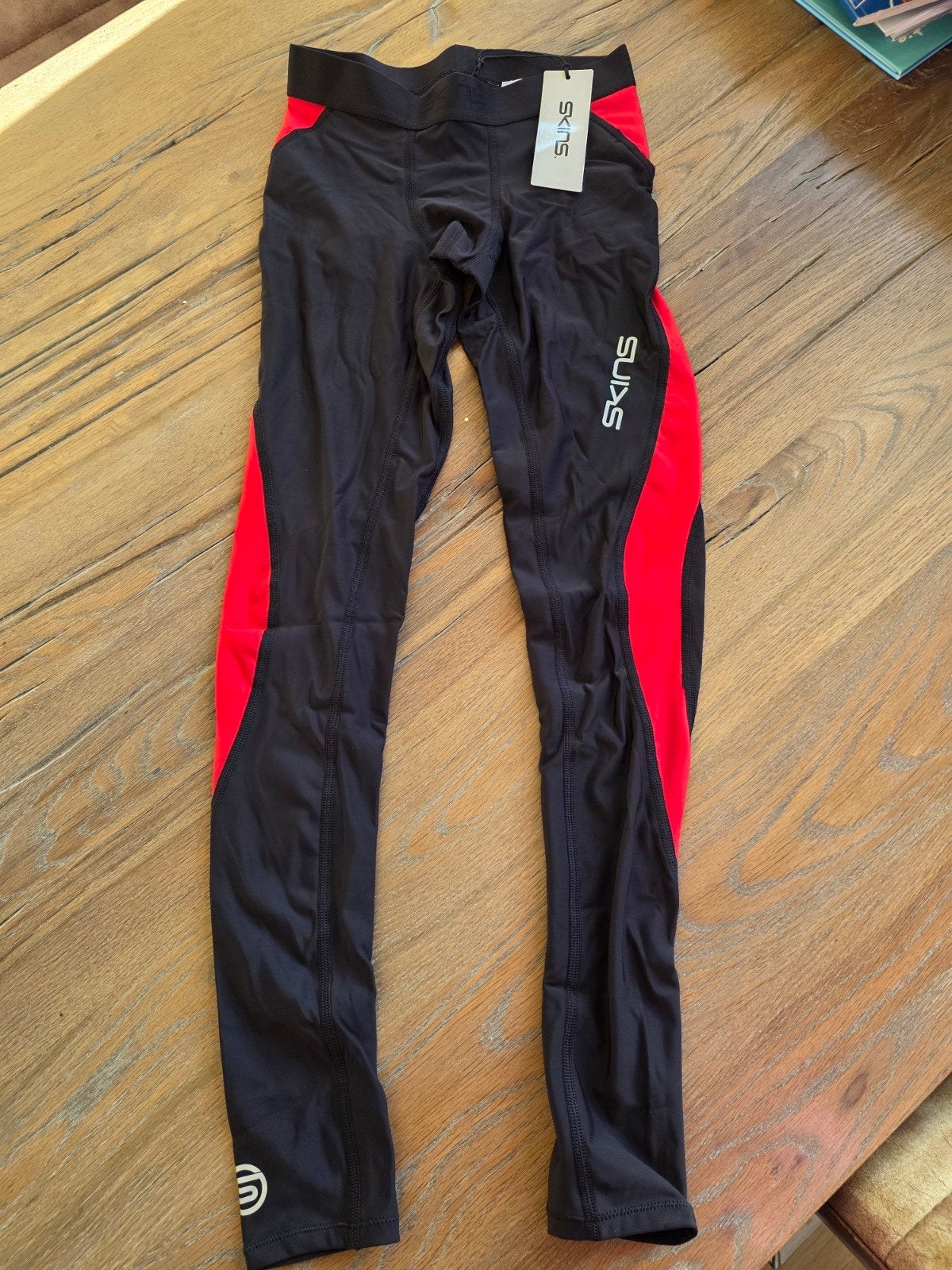 Skins DNAmic Heren Compressie Lange Tights Zwart/Rood Maat S, Zwart, Nieuw, Ophalen of Verzenden, Hardlopen of Fietsen
