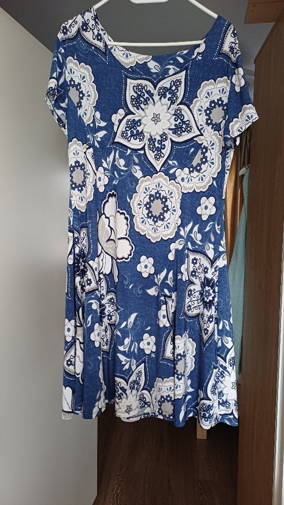 Jurken.  12,50, Overige kleuren, Maat 42/44 (L), Ophalen of Verzenden, Zo goed als nieuw