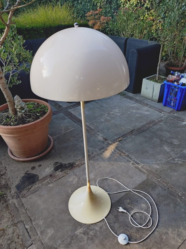 Vintage Louis Poulsen Panthella vloerlamp Ø50 Verner Panton, Huis en Inrichting, Lampen | Vloerlampen, Ophalen, Vintage Deens design