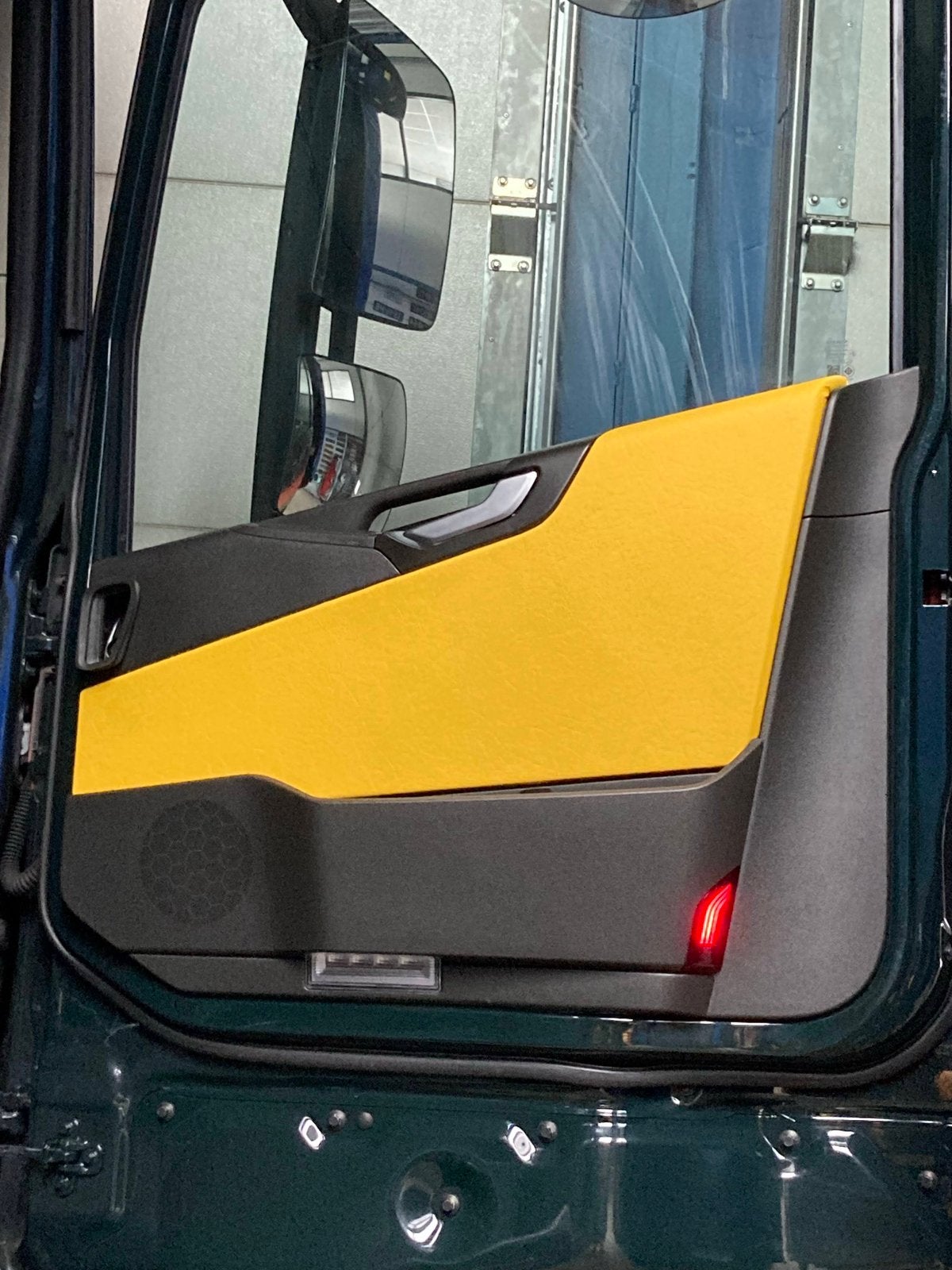 Deurpaneel Volvo FH4 of FH5 ruilen, Ophalen, Zo goed als nieuw