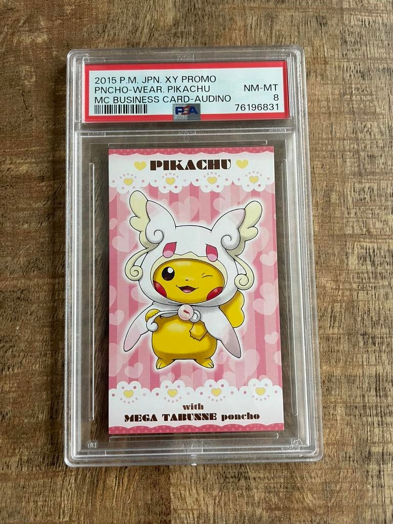 Pokemon Poncho Pikachu x Business Card PSA 8, Hobby en Vrije tijd, Verzamelkaartspellen | Pokémon, Ophalen of Verzenden, Zo goed als nieuw