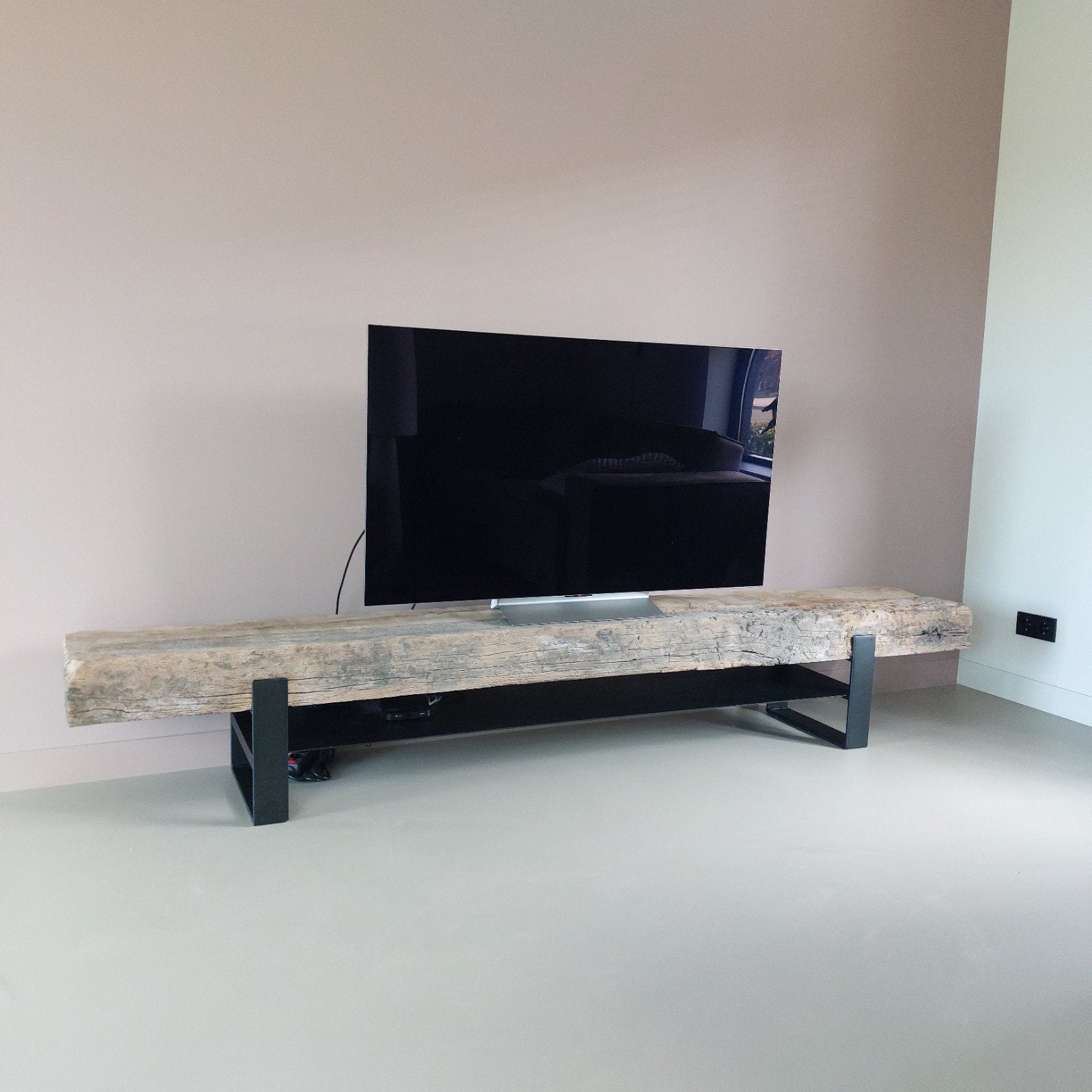 Stoer, robuust tv meubel, Ophalen, Eikenhout, Zo goed als nieuw, 200 cm of meer