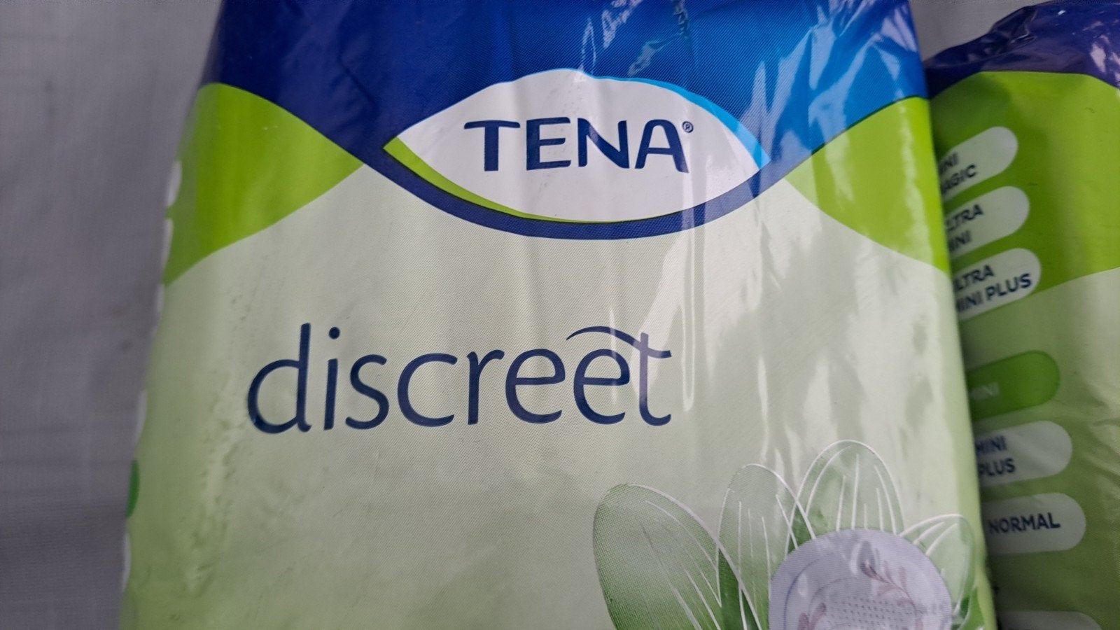 2x Tena discreet mini/mini Plus, Onbekend, Nieuw, Ophalen of Verzenden, Onbekend
