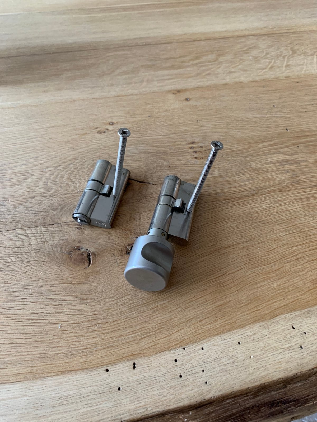 2 stuks cilindersloten gelijk sluitend, Ophalen of Verzenden, Zo goed als nieuw, Chroom, Slot
