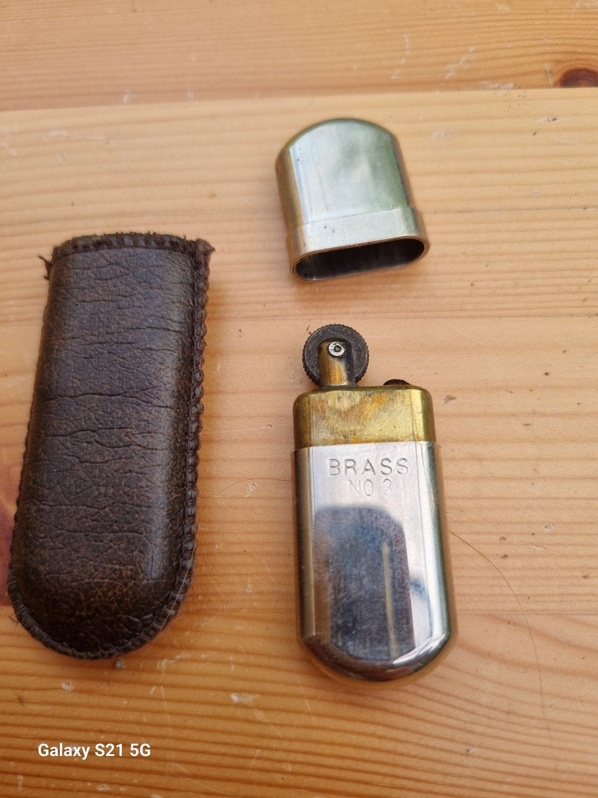 Vintage Brass No. 3 aansteker met leren hoesje, Ophalen of Verzenden, Gebruikt, Aansteker