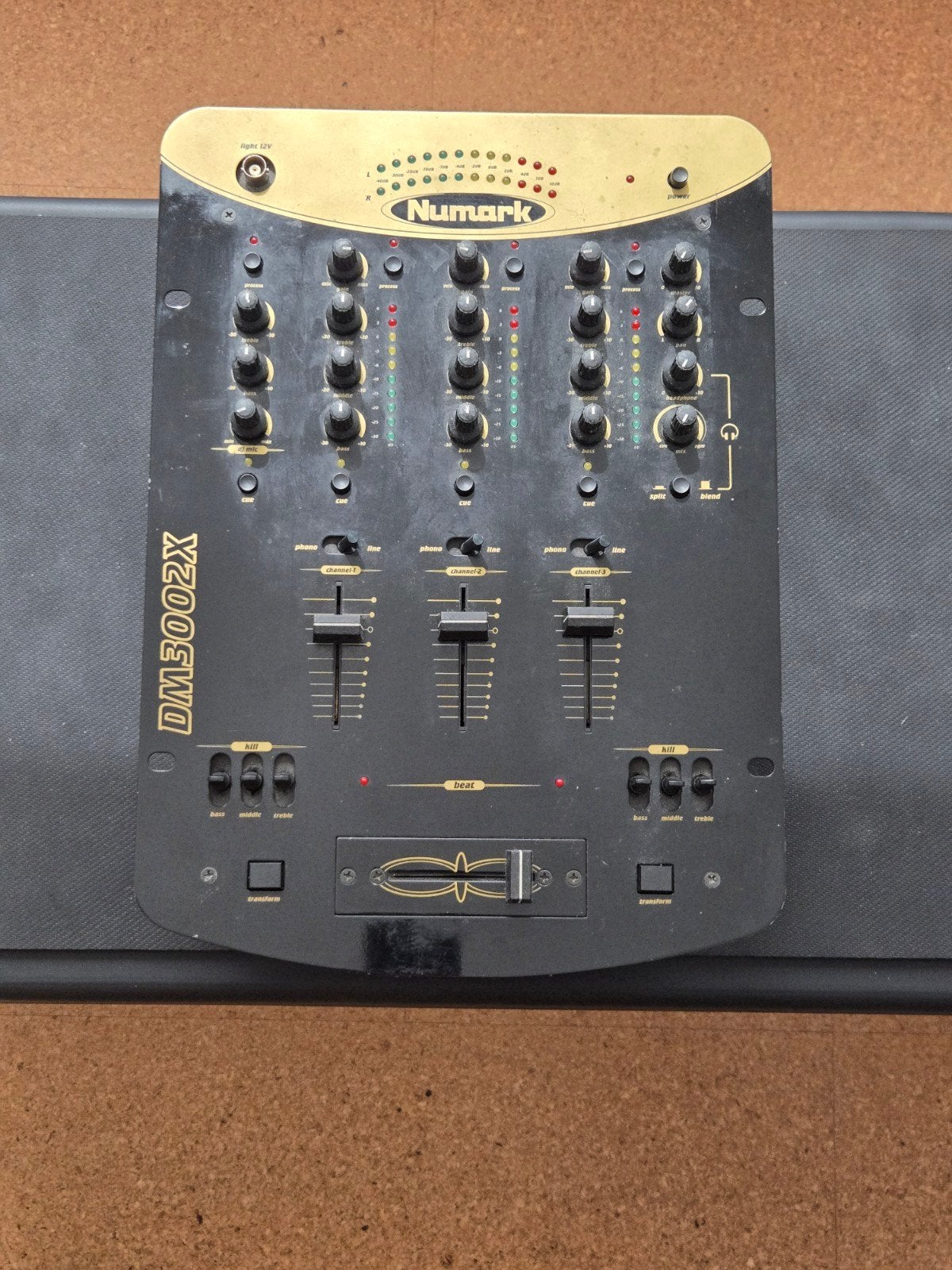 Numark DM3002X DJ Mixer, Muziek en Instrumenten, Mengpanelen, Ophalen, Gebruikt, Minder dan 5 kanalen, Microfooningang