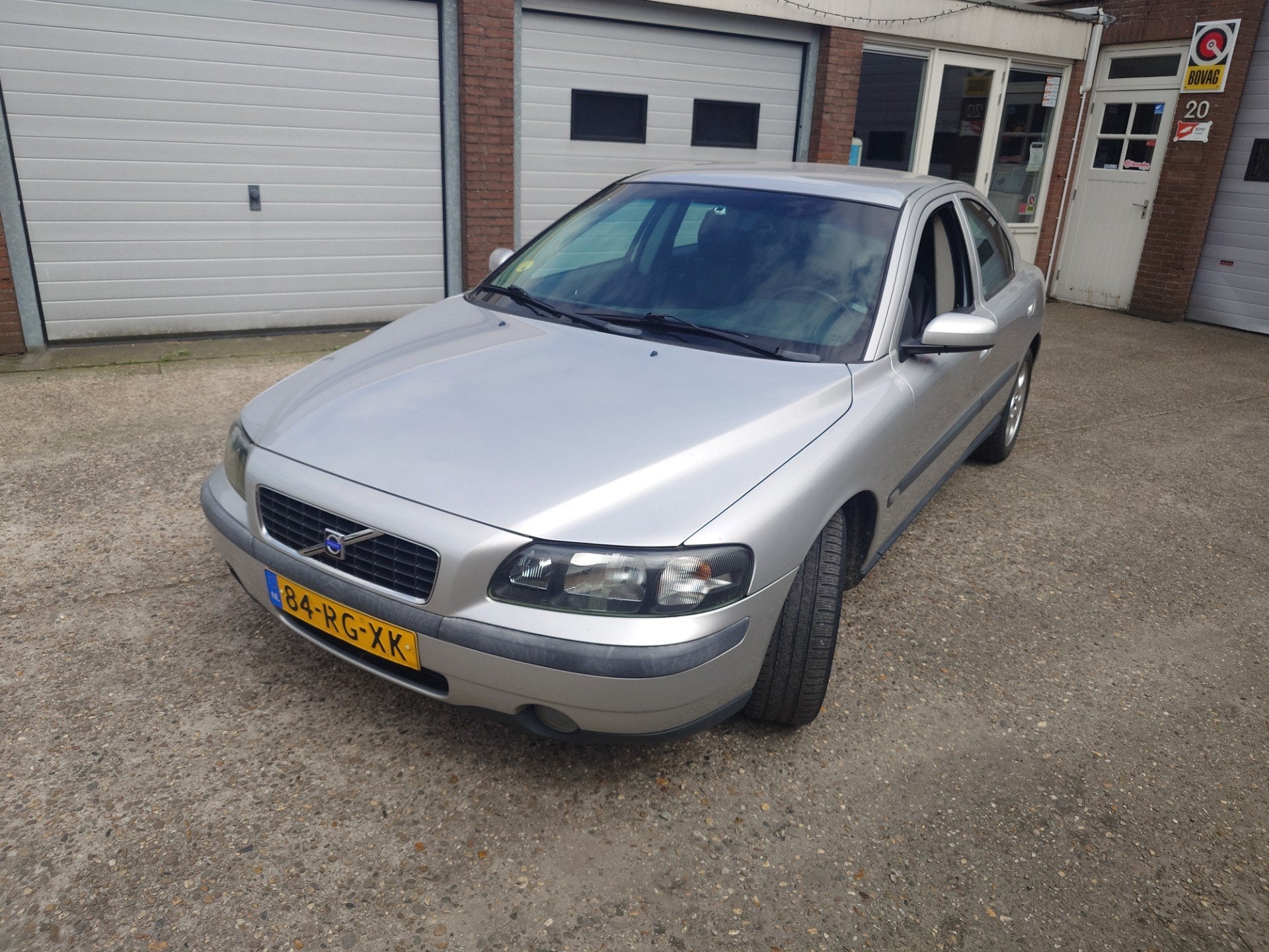 Volvo S60 2.4 Sports Edition, Airco, Cruise control, Trekhaa, Voorwielaandrijving, 1442 kg, Gebruikt, Zwart