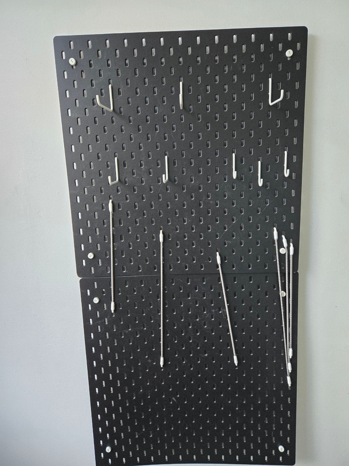 2x IKEA SKÅDIS wandborden (56x76cm) met accessoires, Ophalen, Gebruikt, Wandbord of Wandpaneel, Met ophangsysteem