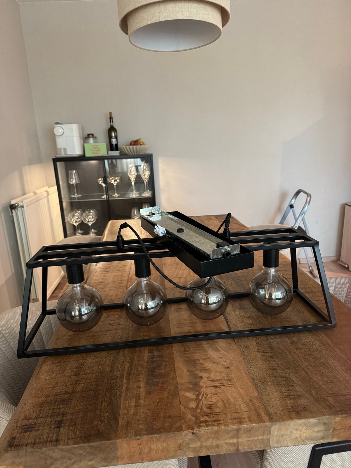 IKEA Industriële Hanglamp Zwart met 4 LED Lampen, Huis en Inrichting, Ophalen of Verzenden, Zo goed als nieuw, Metaal, E27 (groot)