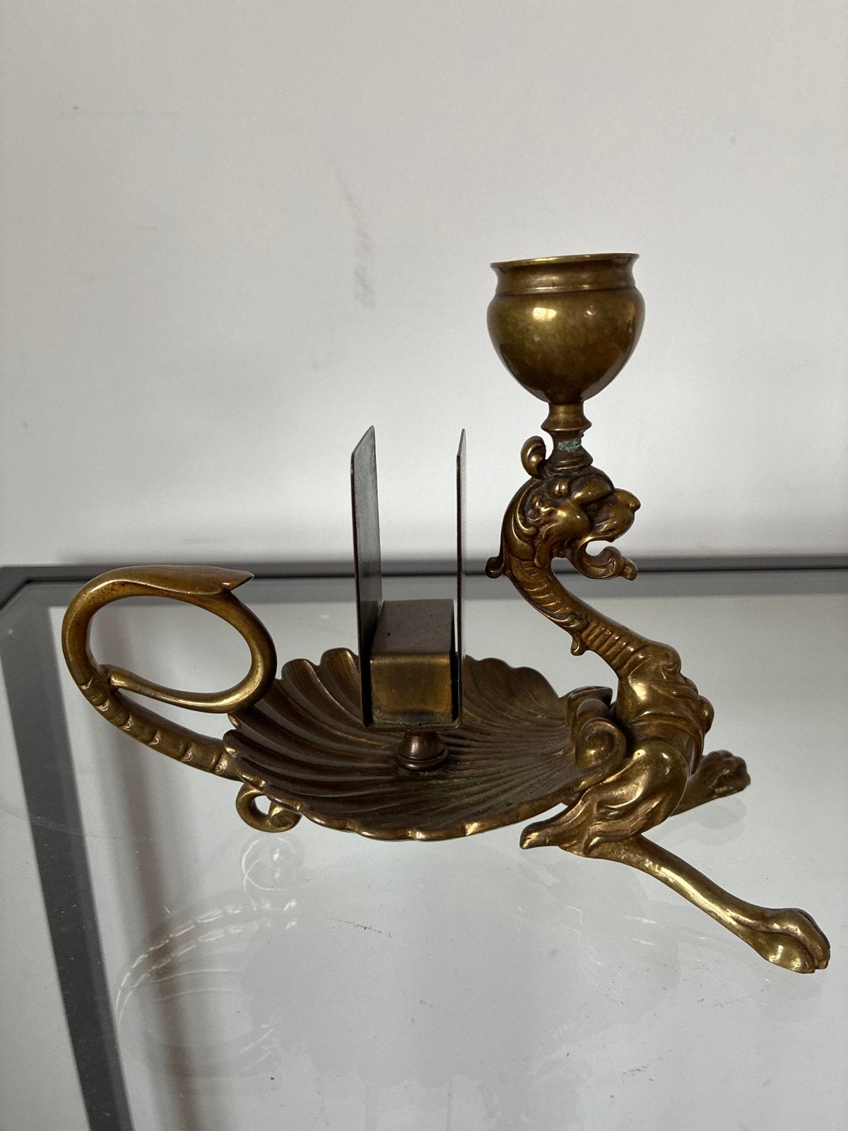 Antieke bronzen draak kandelaar met brievenhouder, Antiek en Kunst, Ophalen of Verzenden, Koper of Brons