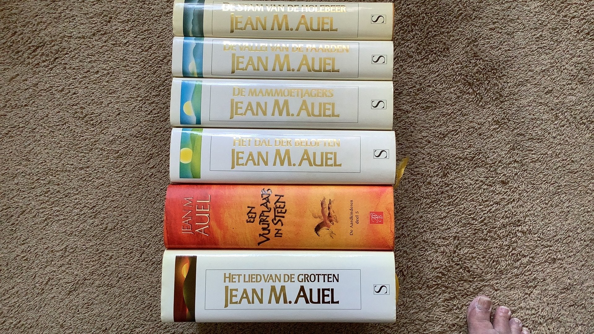 De Aardkinderen, Jean M. Auel, alle 6 delen., Ophalen of Verzenden, Zo goed als nieuw