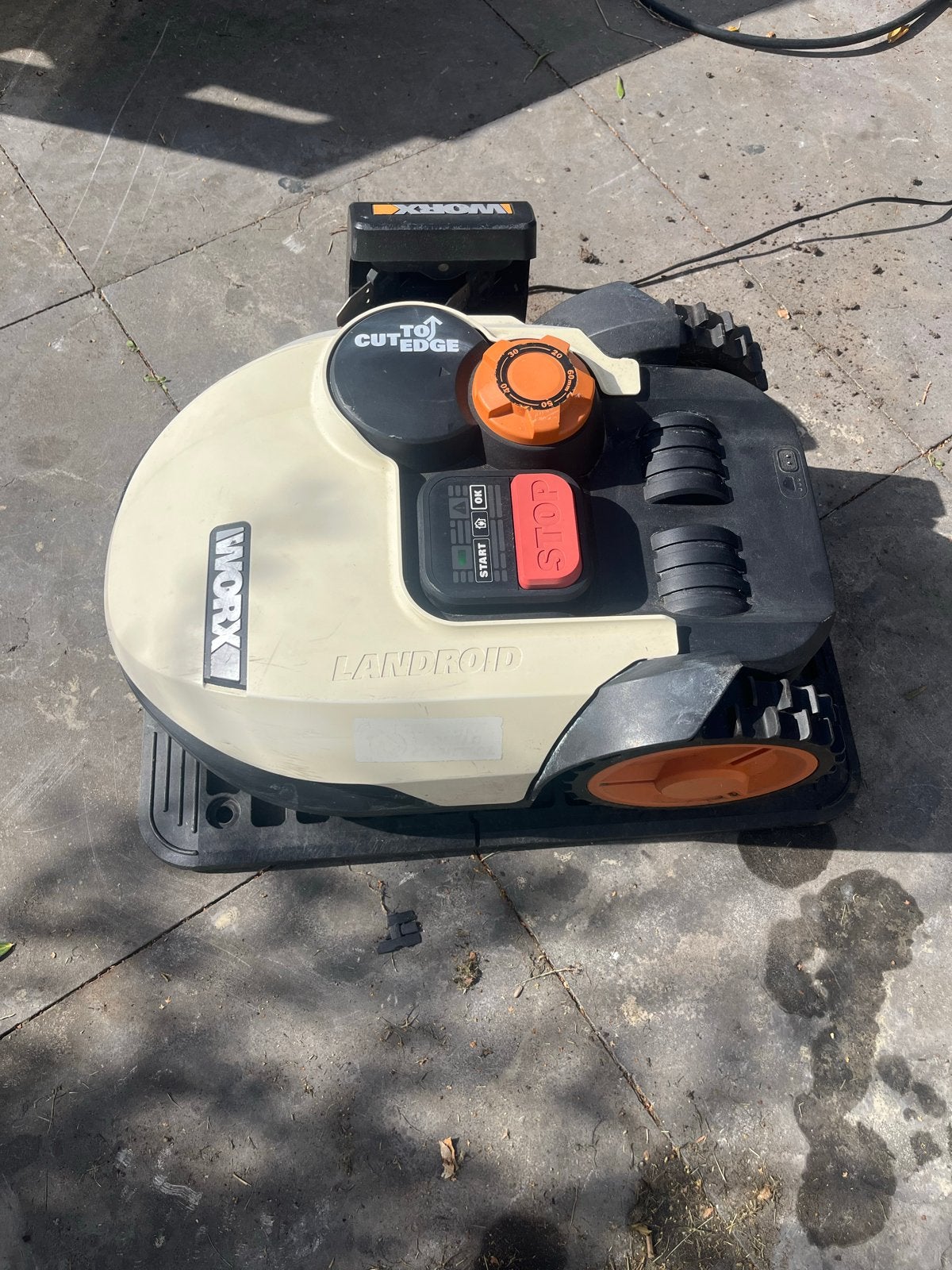 Worx Landroid WR106SI robotmaaier compleet +begrenzingsdraad, Cirkelmaaier, Gebruikt, Minder dan 30 cm, Accu-grasmaaier