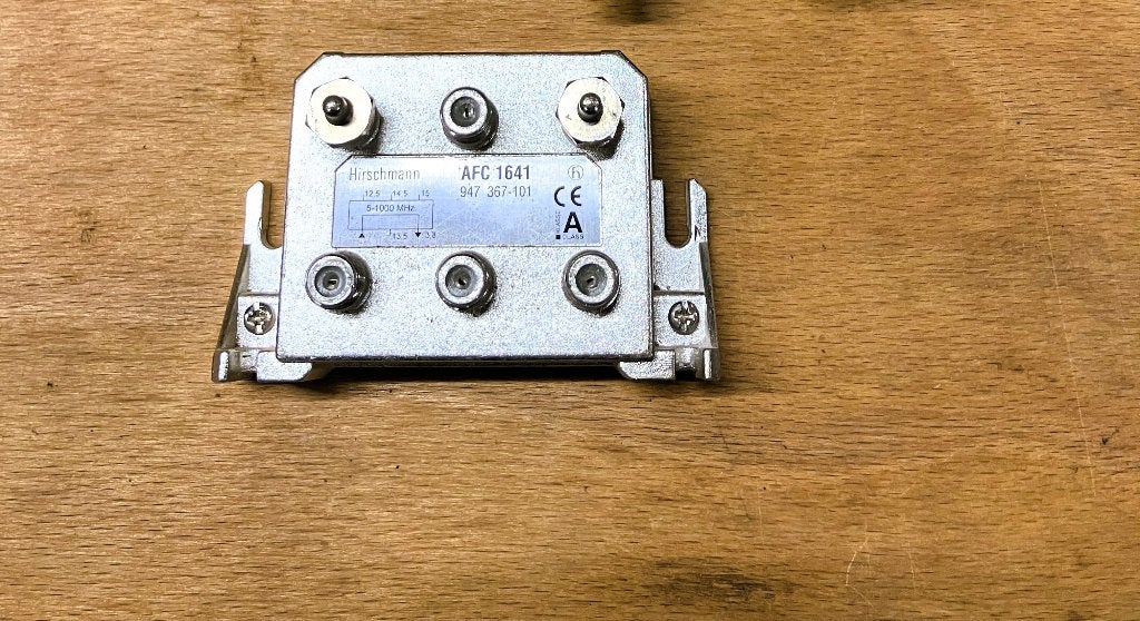 Hirschmann 4-voudige multitap met doorvoer AFC1641, Verzenden, Zo goed als nieuw