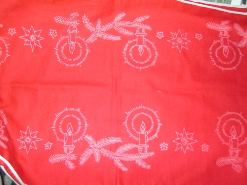 Mooie, Rode kerstloper om te borduren. Verkoop ook DMC garen, Ophalen of Verzenden, Zo goed als nieuw, Handborduren, Onderdeel of Toebehoren
