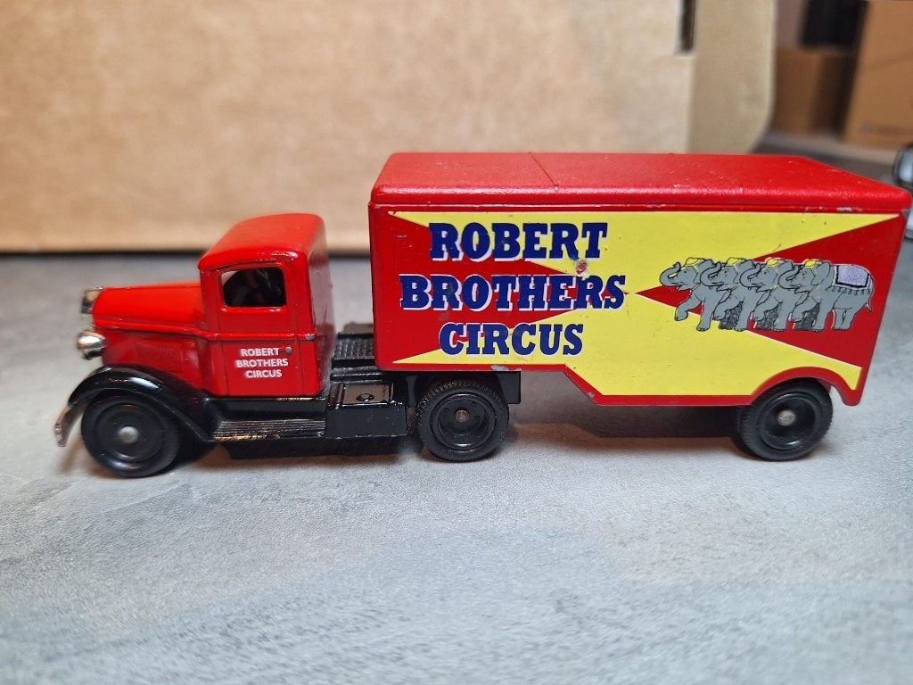 Lledo miniatuur auto Days Gone -  ROBERT BROTHERS CIRCUS, Hobby en Vrije tijd, Overige merken, Gebruikt, 1:50 of kleiner, Auto