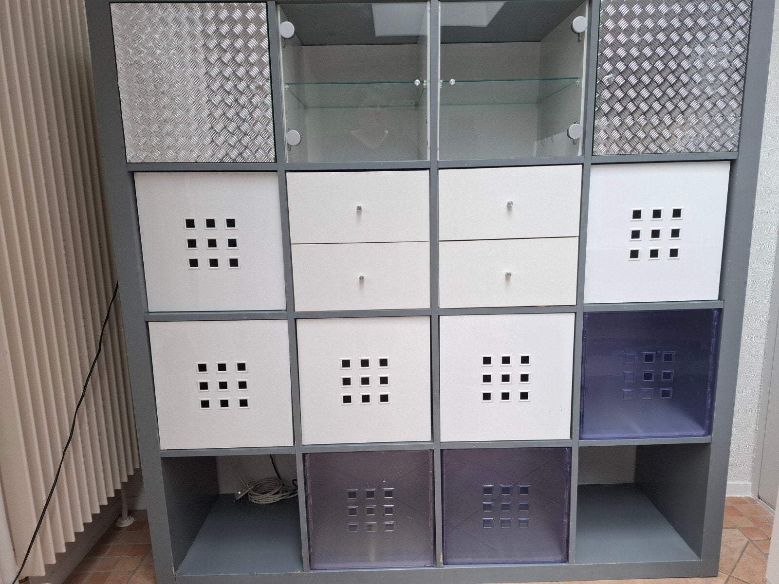 Kallax Ikea kast grijs 4x4 met lades/vitrinekasten en opberg, Ophalen, Gebruikt