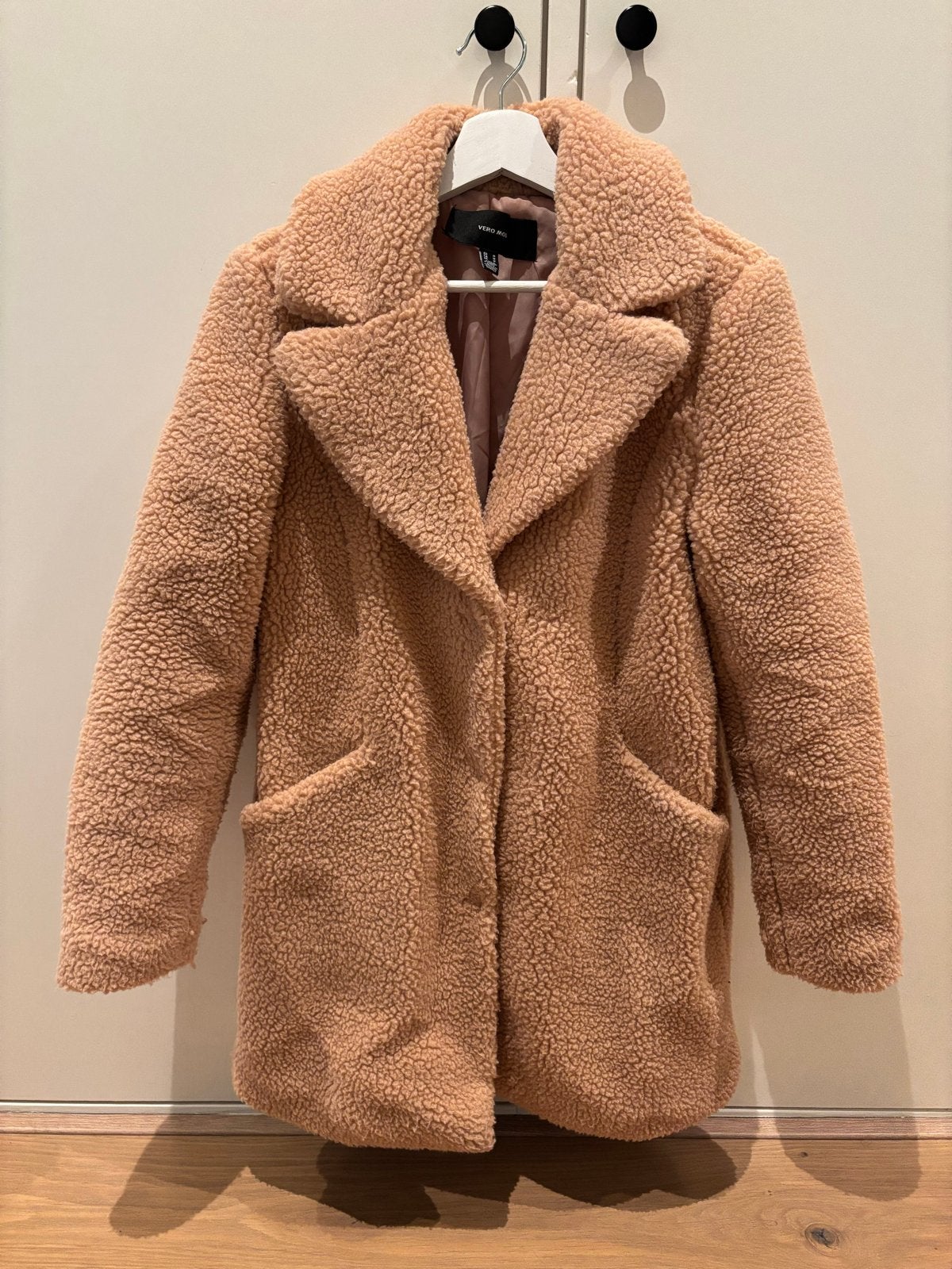 Vero Moda Teddy Jas Maat M, Ophalen of Verzenden, Zo goed als nieuw, Maat 38/40 (M), Beige