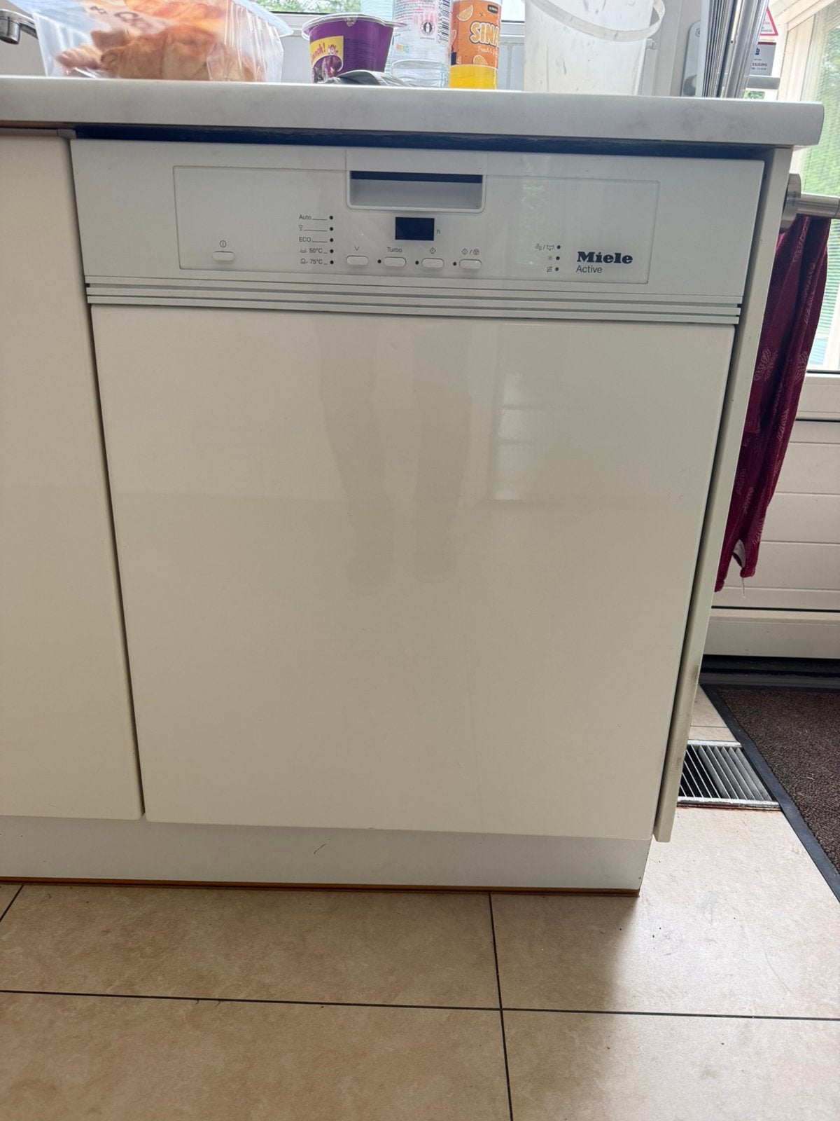 Vaatwasser Miele active, Ophalen, Zo goed als nieuw, 85 tot 90 cm