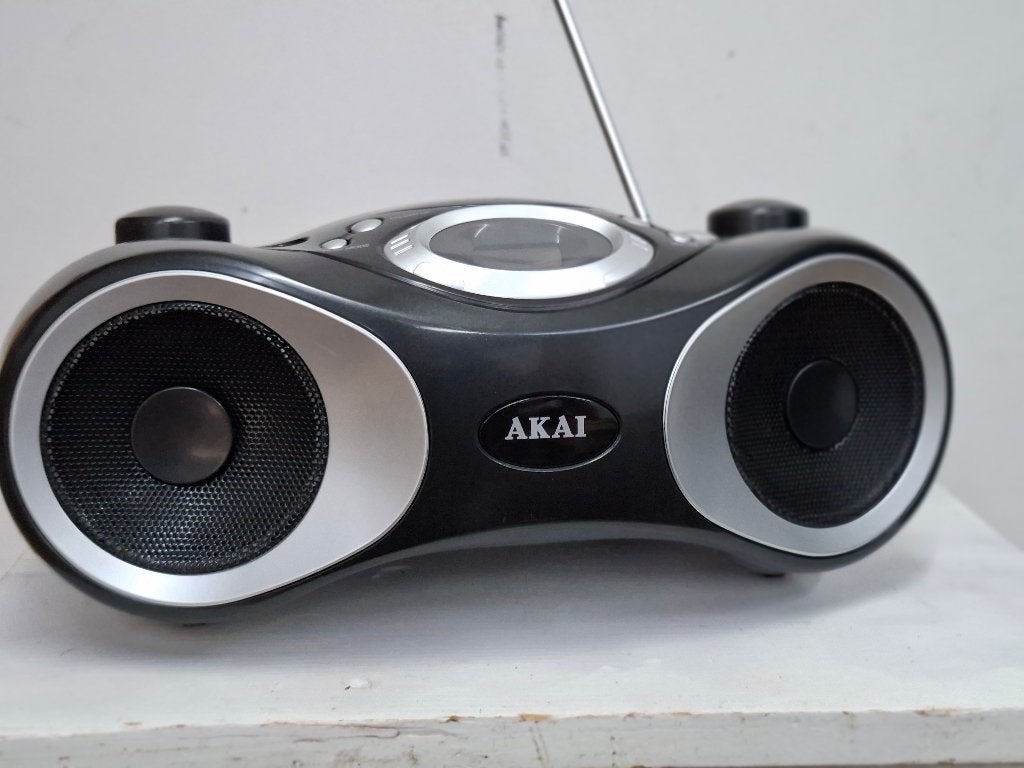 zgan draagbare radio en mp3 akai, Audio, Tv en Foto, Ophalen of Verzenden, Zo goed als nieuw