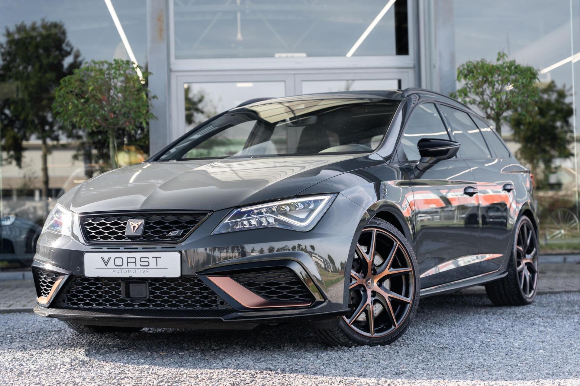 Seat Leon 2.0 TSI CUPRA R 4Drive Carbon Pano Beats Brembo, Dealer onderhouden, 15 km/l, Gebruikt, 4 cilinders