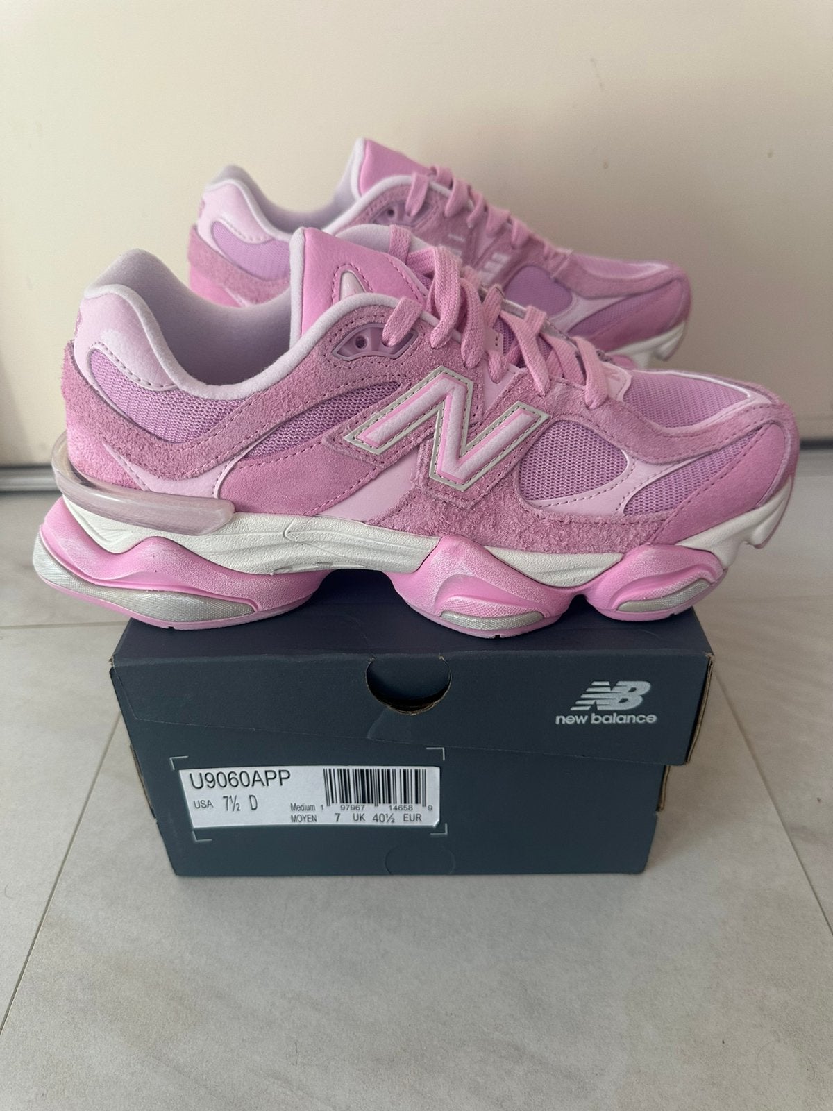 New Balance 9060 Pink Overdye Maat 40,5 Nieuw & Ongebruikt, Ophalen of Verzenden, Nieuw, Roze, Sneakers of Gympen