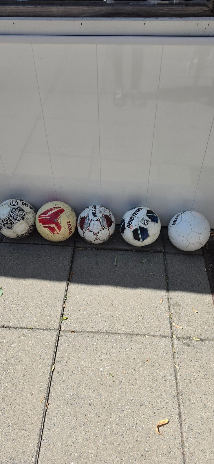 Diverse voetbalballen: Eredivisie, Jako, Derbystar, Ophalen of Verzenden, Gebruikt, Bal