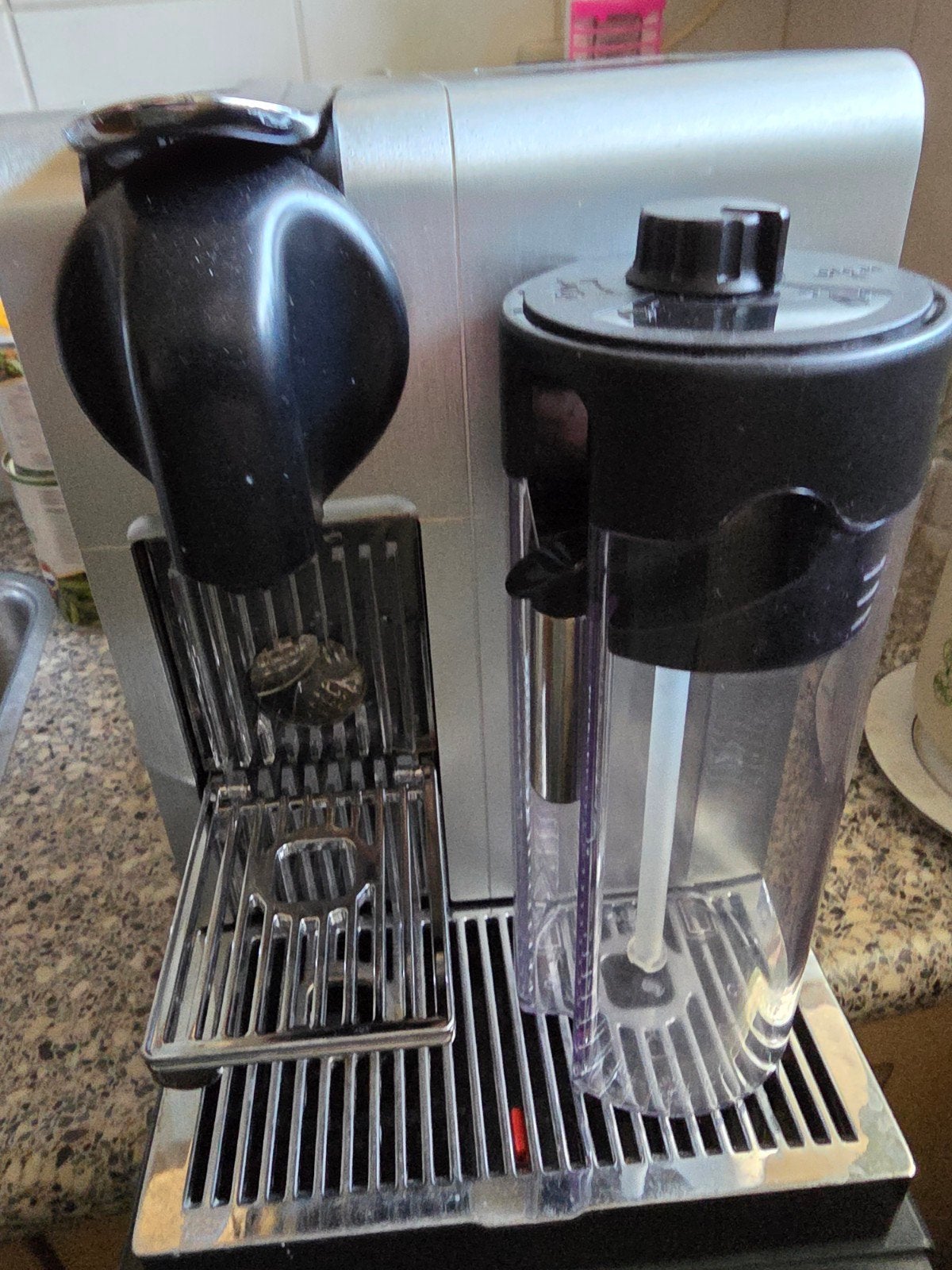 Nespresso DeLonghi Pro koffiezetapparaat, Koffiepads en cups, Gebruikt, Espresso apparaat, Ophalen of Verzenden