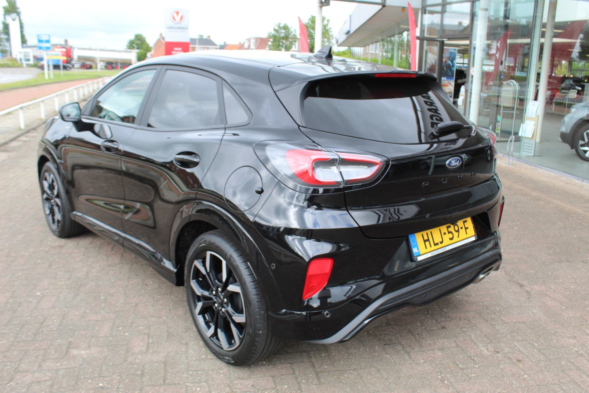 Ford Puma 1.0-125pk EcoBoost Hybrid ST-Line X. April 2024 !, Auto's, Voorwielaandrijving, 12 maanden, Zwart, Leder en Stof