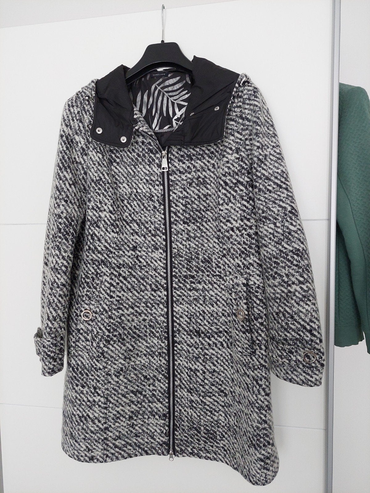winterjas grijs/zwart, Kleding | Dames, Ophalen, Zo goed als nieuw, Maat 42/44 (L), Zwart