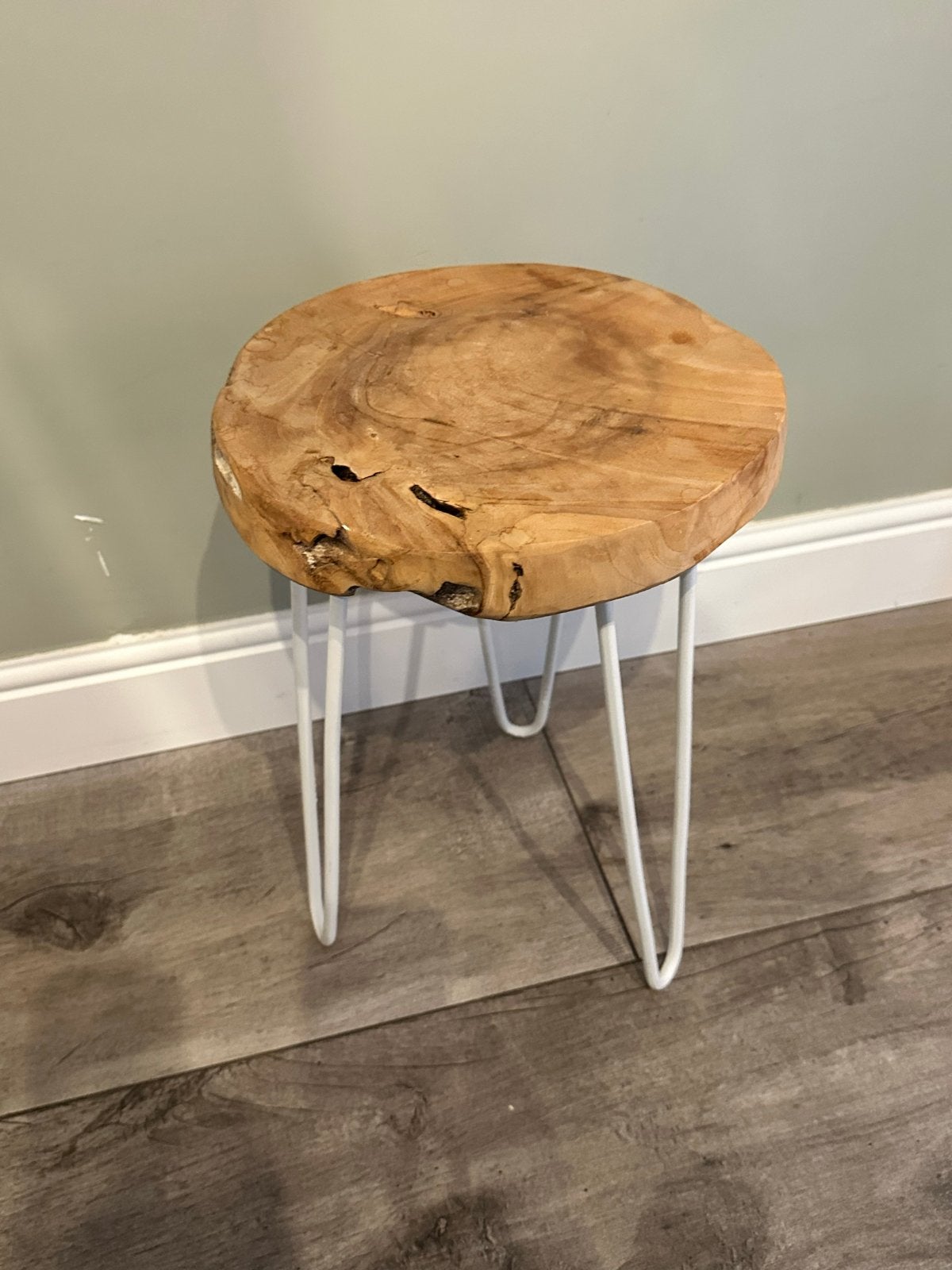 Unieke houten bijzettafel met metalen poten, Ophalen, Minder dan 45 cm, Minder dan 55 cm, Rond
