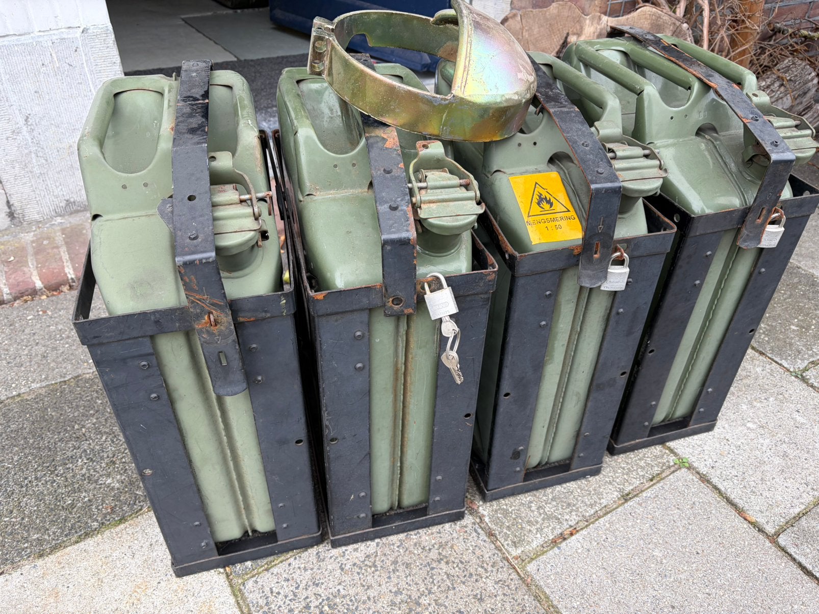 Set van 4 jerrycans van 20 L met houders en slotjes, Ophalen of Verzenden