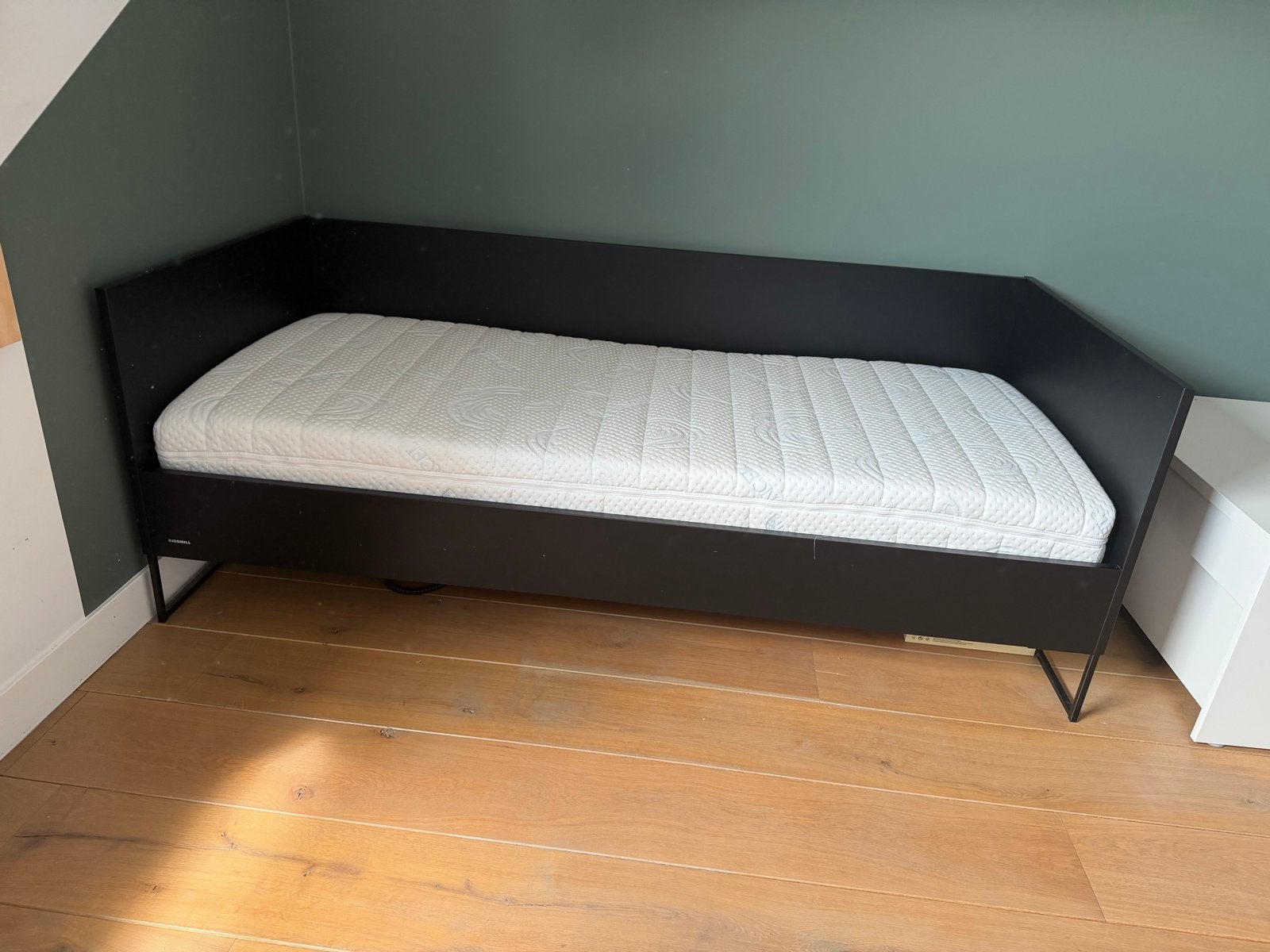 Kidsmill bed zwart 90x200 met lattenbodem en matras, Huis en Inrichting, Slaapkamer | Bedden, Ophalen, 90 cm, Eenpersoons, Zwart