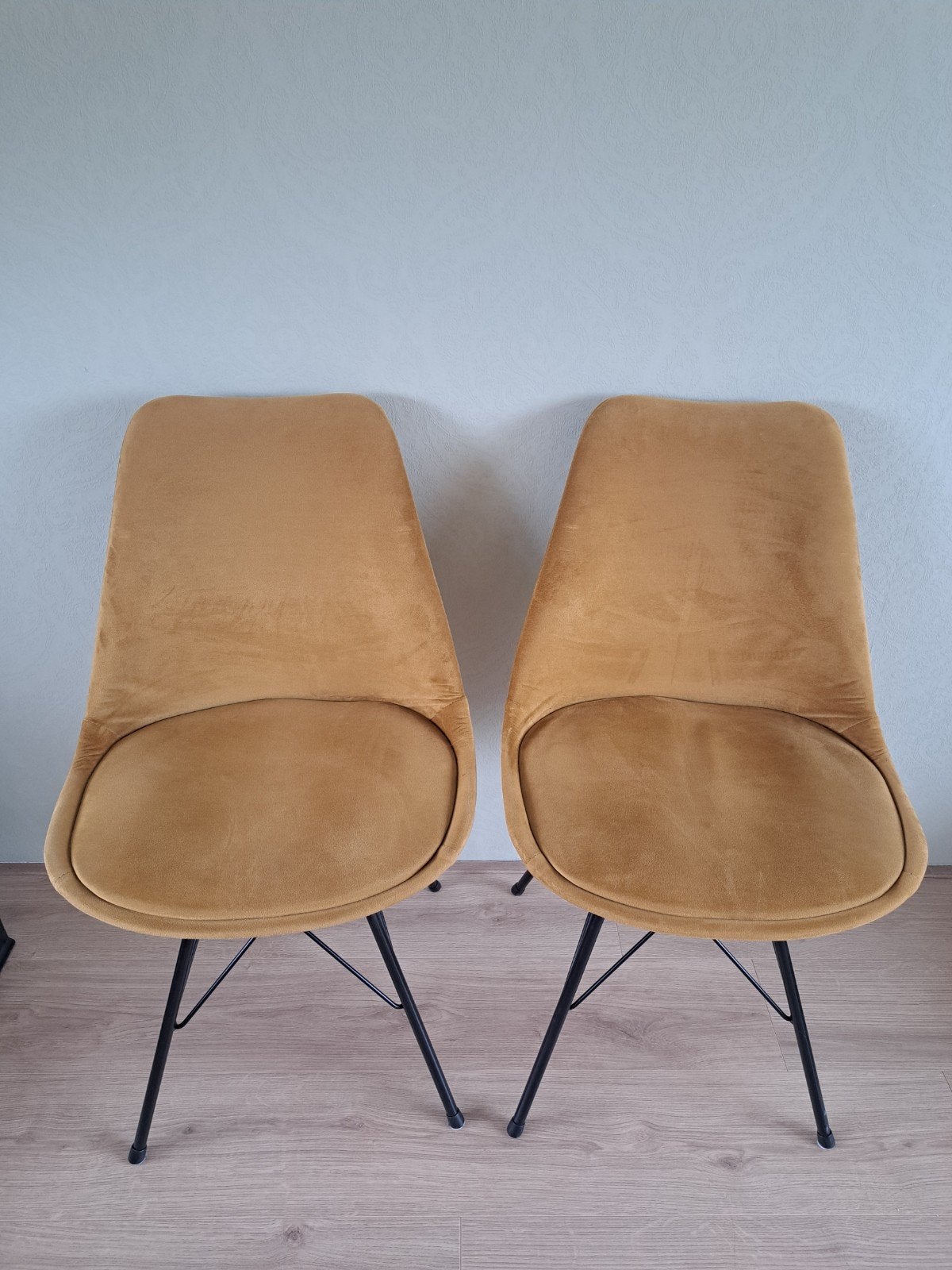 Okergele stoelen, Ophalen, Gebruikt