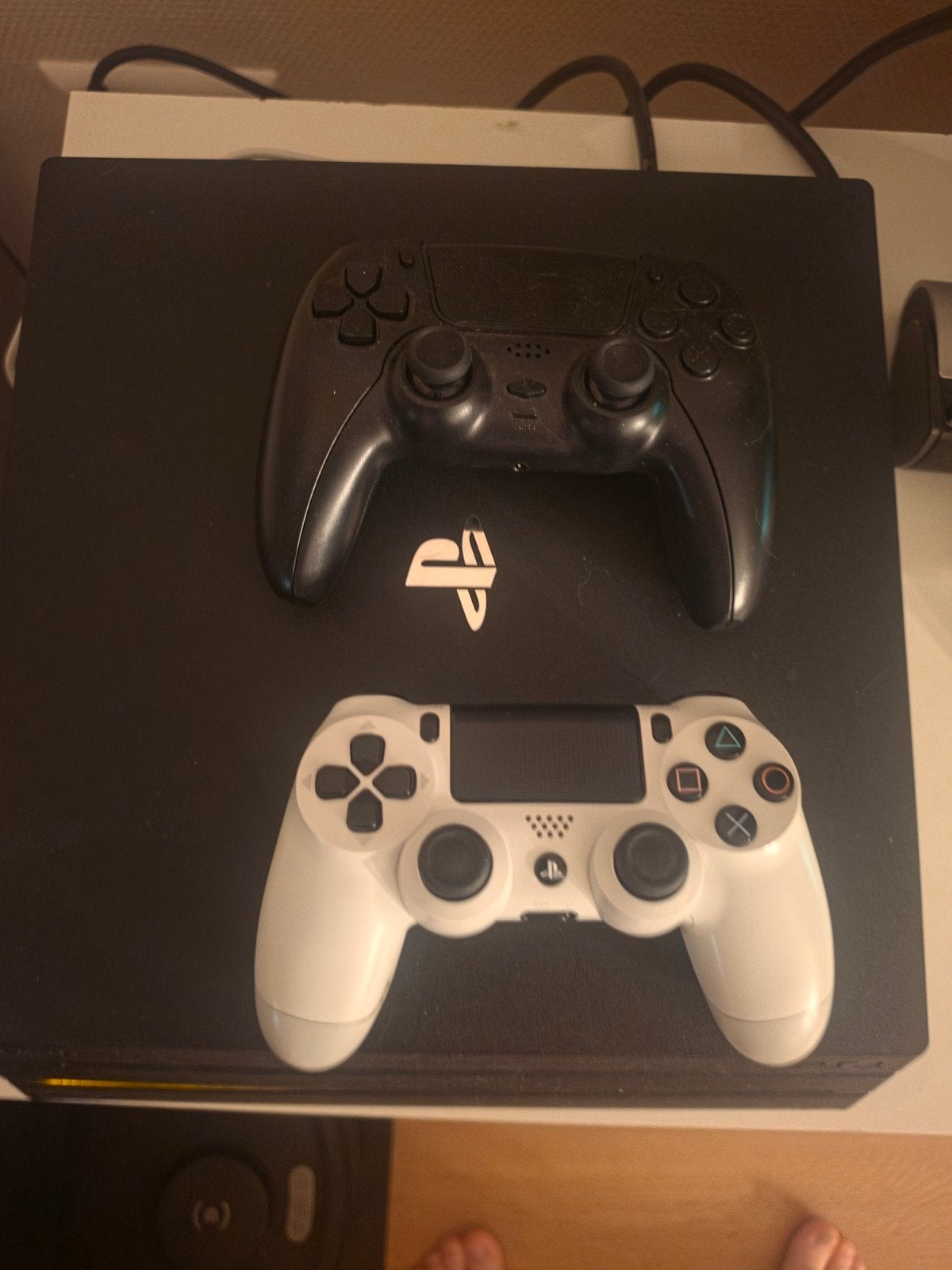 PlayStation 4 Pro met 2 controllers, Spelcomputers en Games, Met 2 controllers, Ophalen of Verzenden, Zo goed als nieuw, 1 TB