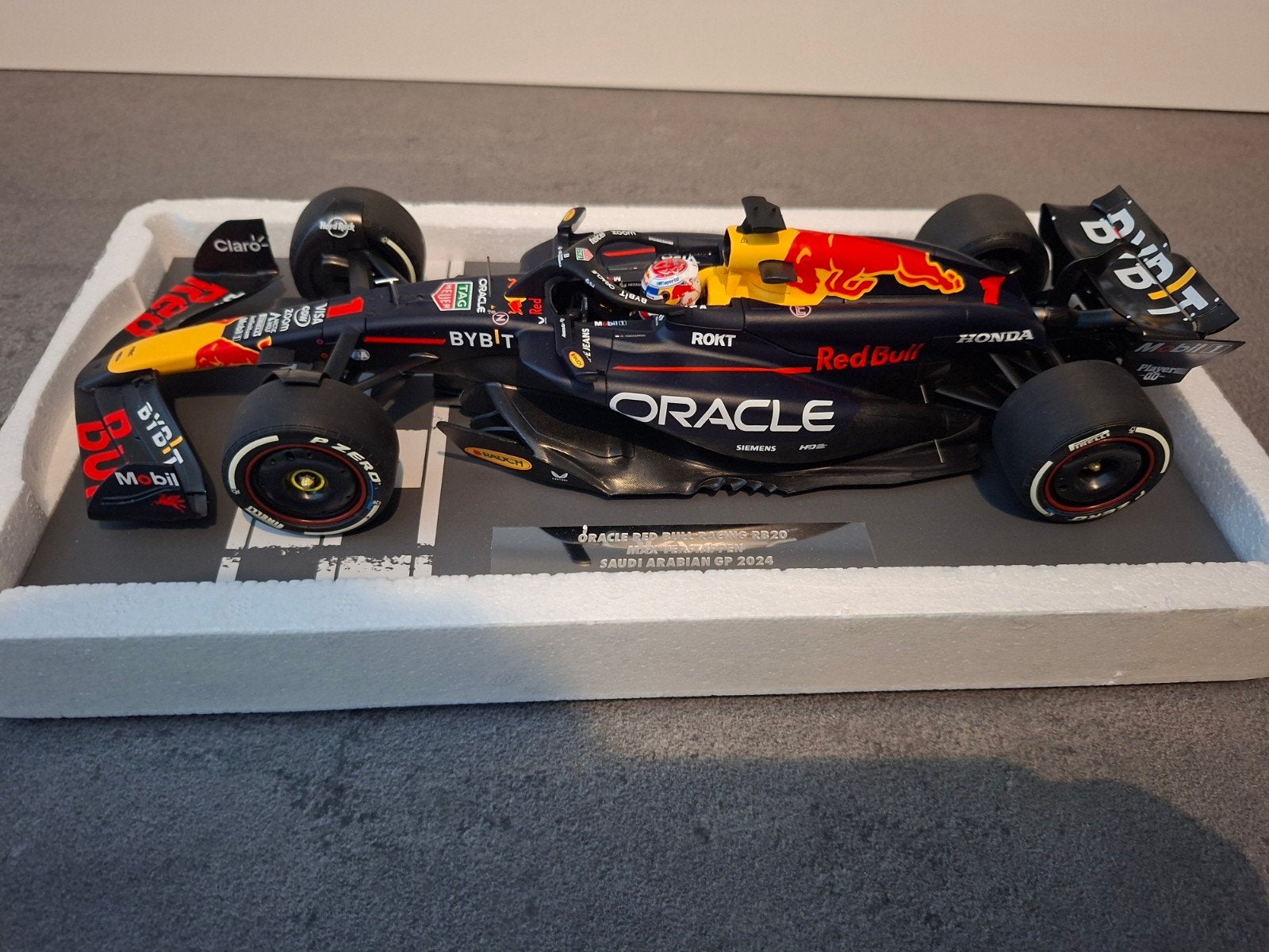 Max Verstappen 2024 Red Bull RB20 GP Saudi-Arabië Minichamps, Ophalen of Verzenden, Nieuw, Formule 1