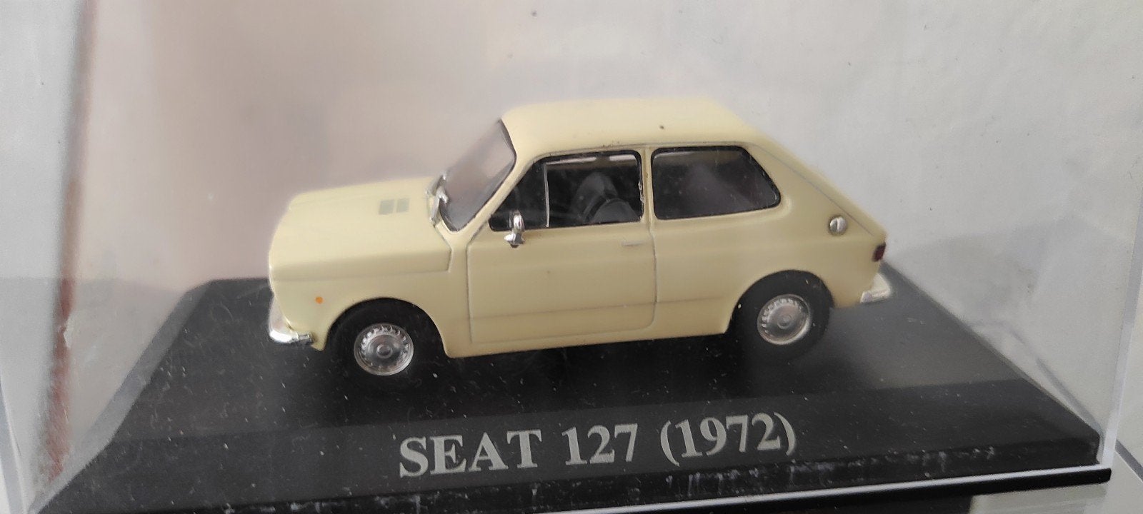 Seat Fiat 127 beige 1972 1:43 in vitrinedoosje, Ophalen of Verzenden, Nieuw, Auto, Overige merken