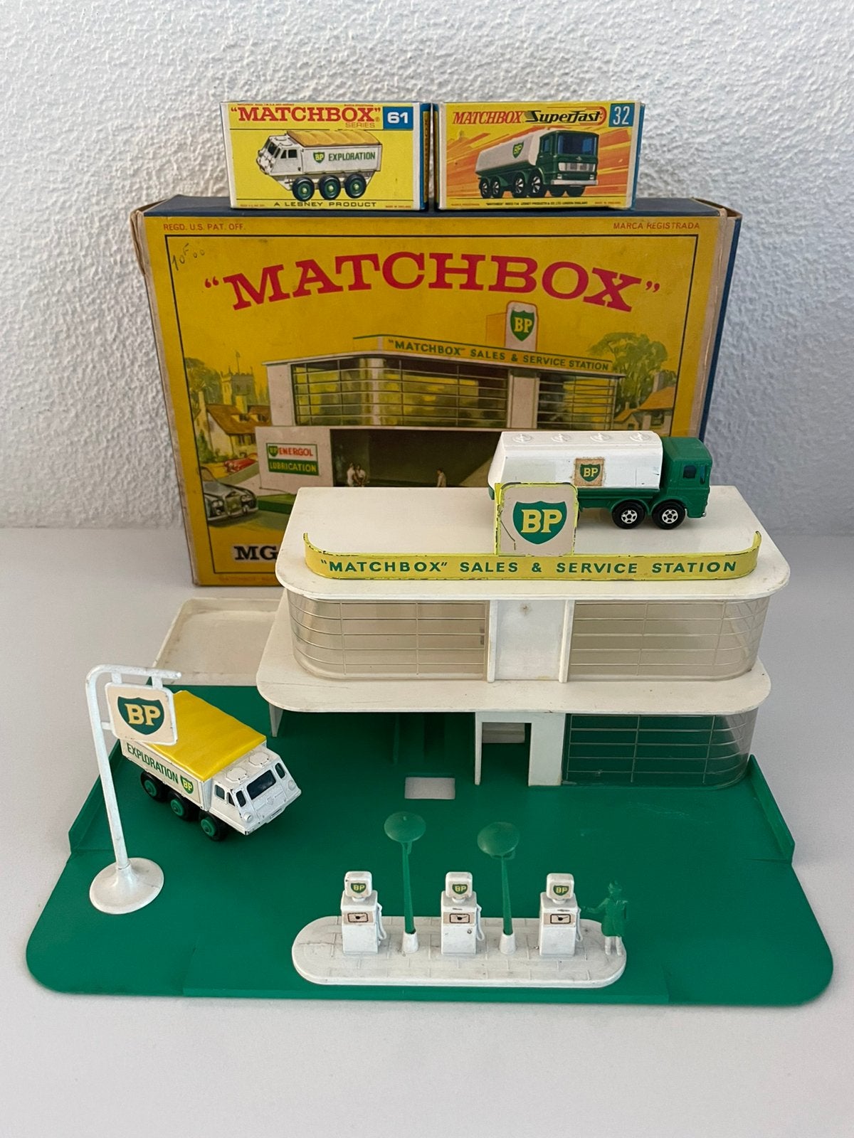 Originele Matchbox BP Garage MG-1 + 2 BP voertuigen 32 en 61, Hobby en Vrije tijd, Ophalen of Verzenden, Gebruikt, Auto, Matchbox