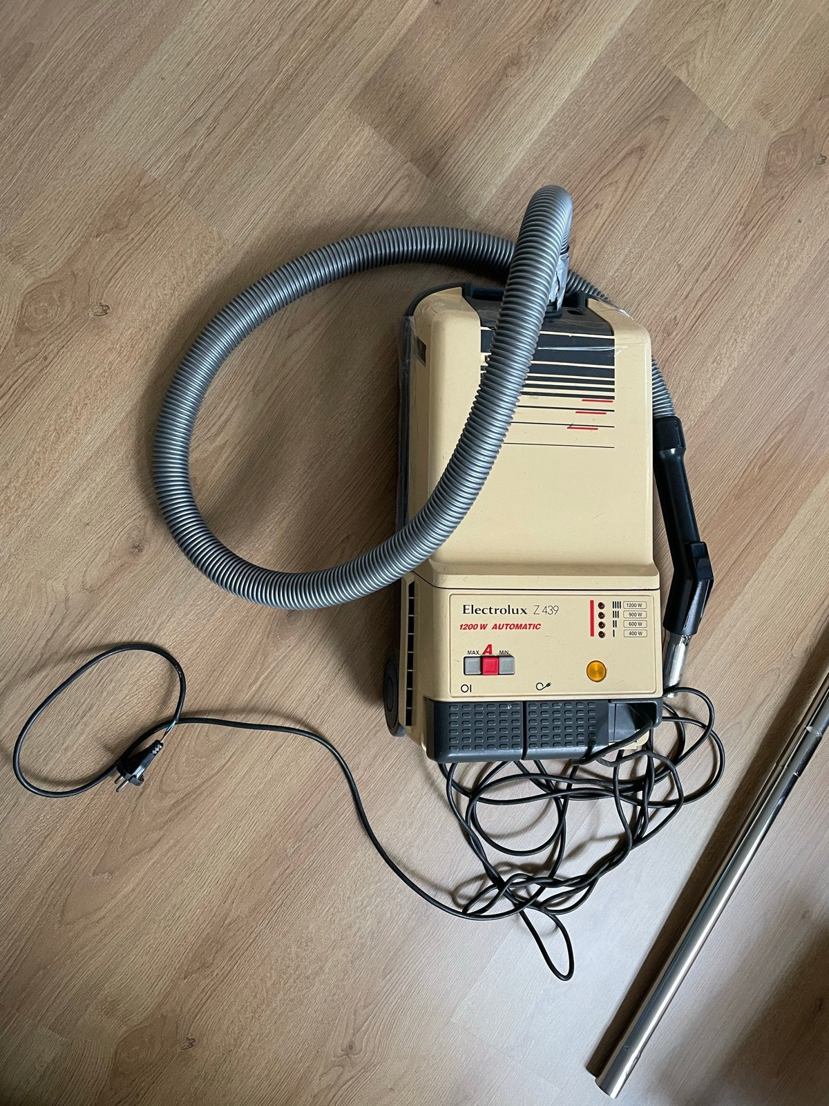 Gratis - Oude stofzuiger met zakken, Witgoed en Apparatuur, Inclusief accessoires, Gebruikt, Sledestofzuiger, 1200 tot 1600 watt