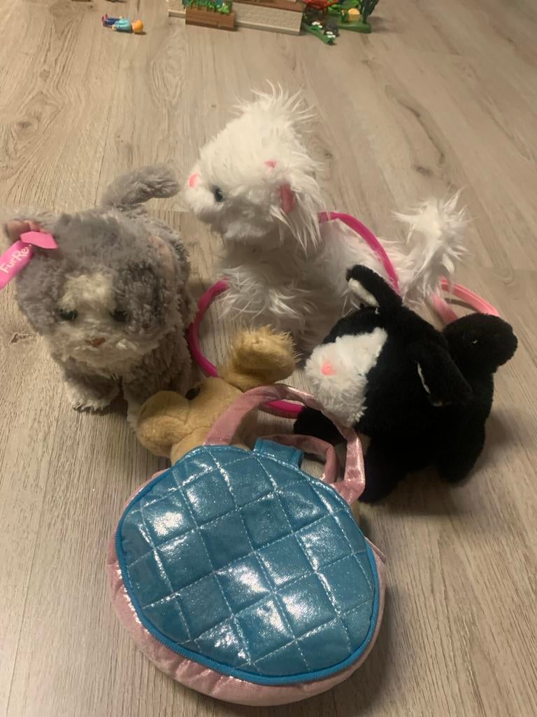 FurReal Friends knuffels met tasje, Gebruikt, Overige merken, Middelgroot (20 tot 80 cm), Met kleding of accessoire