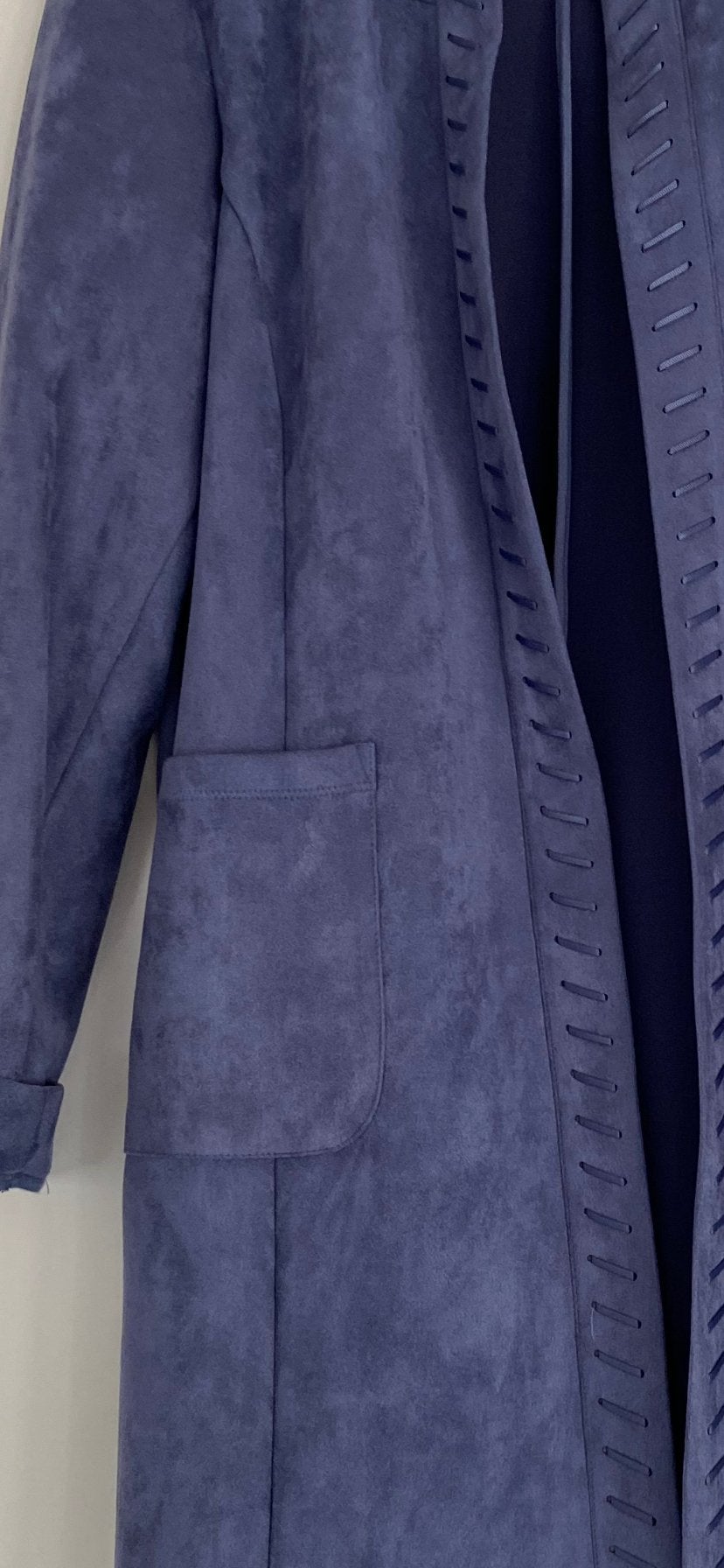 Nieuwe blauwe suède-look jas maat 44/46, Kleding | Dames, Ophalen of Verzenden, Nieuw, Maat 46/48 (XL) of groter, Blauw