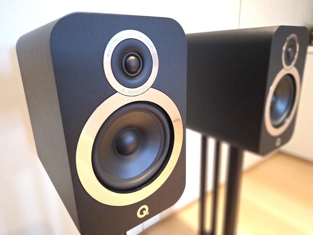 Q Acoustics 3030I bookshelf speakers + stands, Audio, Tv en Foto, Luidsprekers, Zo goed als nieuw, 60 tot 120 watt, Front, Rear of Stereo speakers