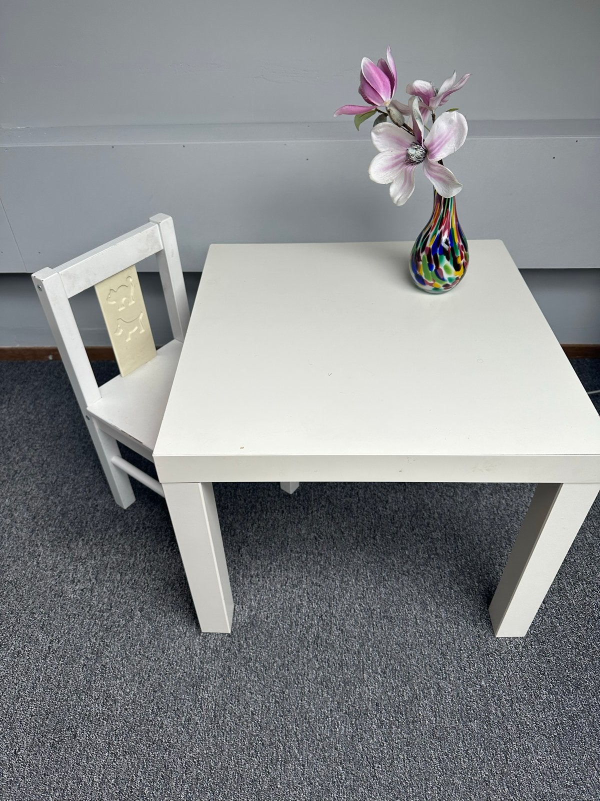 Kindertafel  met 2 stoeltjes - wit, Kinderen en Baby's, Kinderkamer | Tafels en Stoelen, Ophalen, Gebruikt, Tafel(s) en Stoel(en)